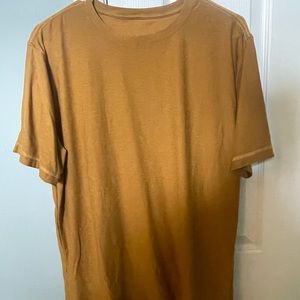 Vuori Men’s strati tech tee Dark Golden Heather size LARGE
